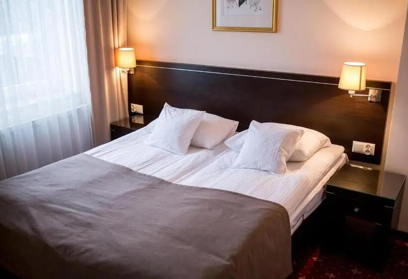 デラックスルーム, Restauracja Hotel Vip