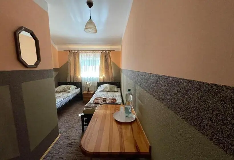 Standard Yhden Hengen Huone, Zajazd Restauracja Derby