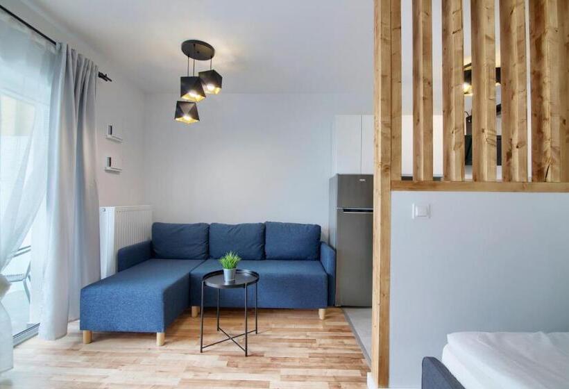 דירה בת חדר שינה 1 עם מרפסת, Apartments In   Chmielewskiego