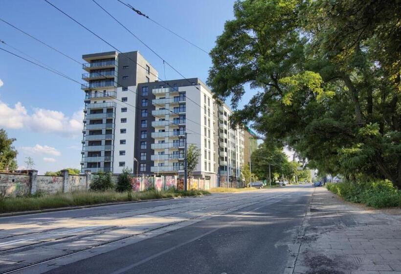 דירה בת חדר שינה 1 עם מרפסת, Apartments In   Chmielewskiego