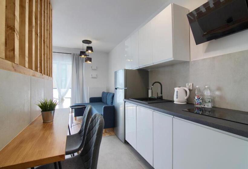 דירה בת חדר שינה 1 עם מרפסת, Apartments In   Chmielewskiego