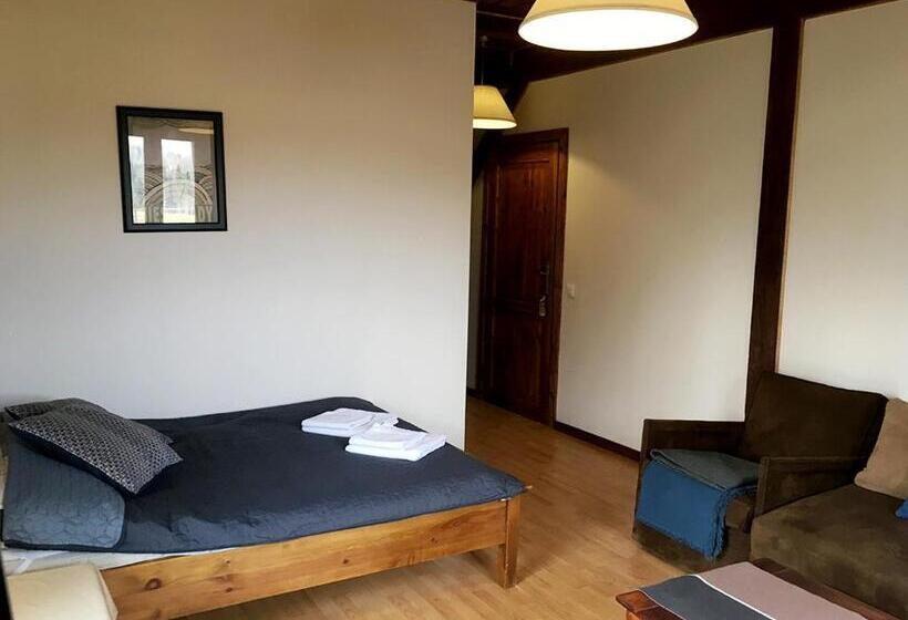 غرفة قياسية رباعية, Modryna   Modrzewiowy Dom