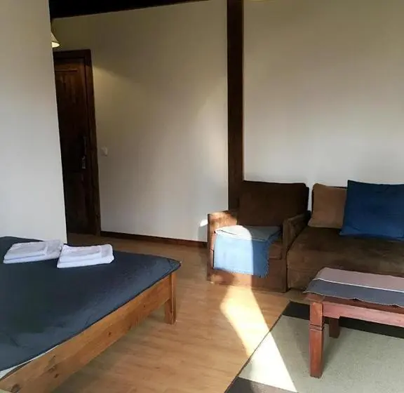 スタンダード４人部屋, Modryna   Modrzewiowy Dom