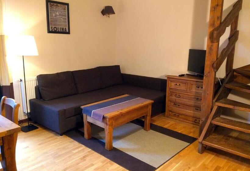 جناح مزود بتراس, Modryna   Modrzewiowy Dom