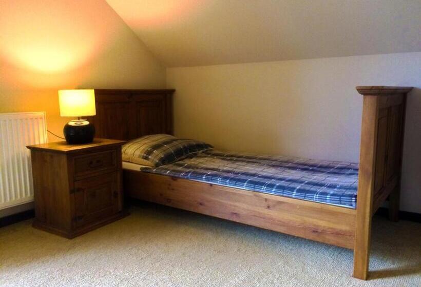 جناح مزود بتراس, Modryna   Modrzewiowy Dom