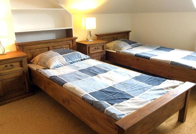 جناح, Modryna   Modrzewiowy Dom