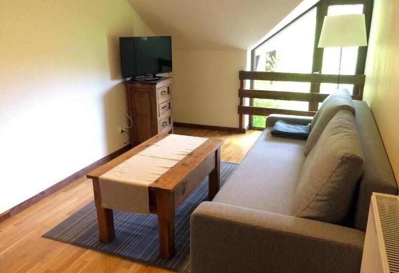 جناح, Modryna   Modrzewiowy Dom