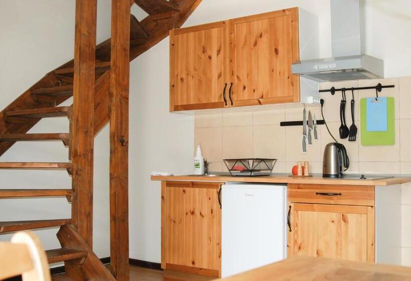 جناح مزود بتراس, Modryna   Modrzewiowy Dom