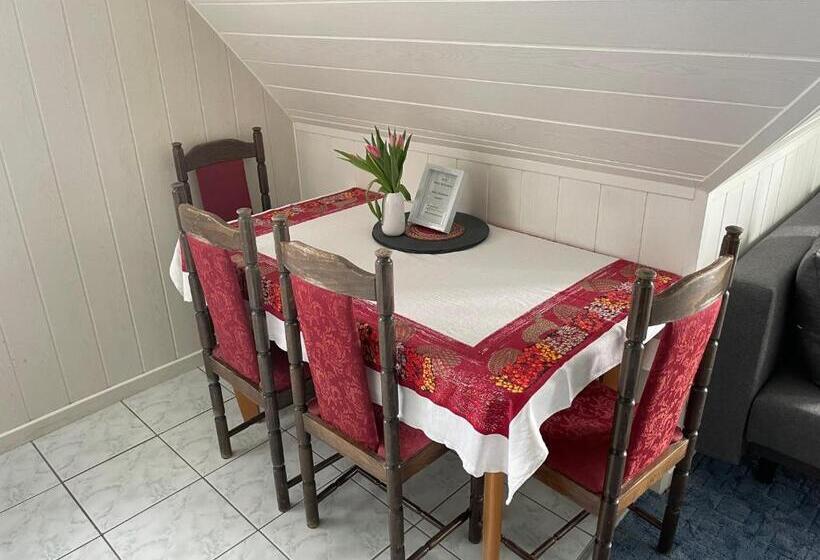 스탠다드 룸, Niebieska Tawerna