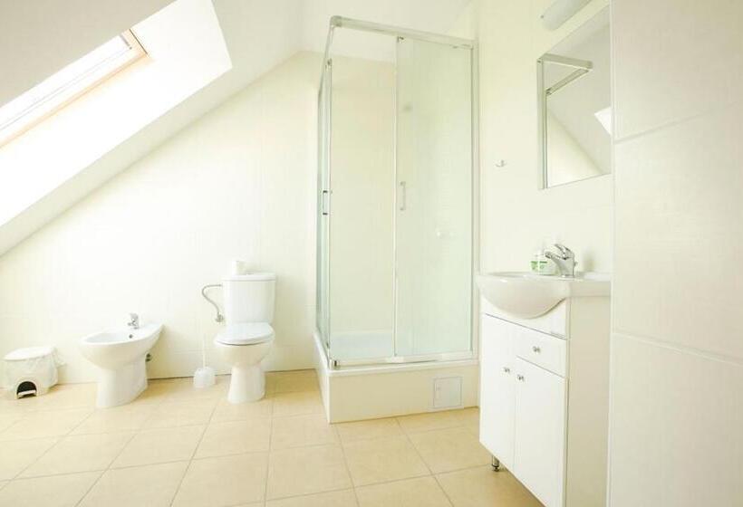 חדר קומפורט לשלושה, Ośrodek Szkoleniowy Za Lasem