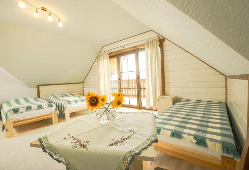 חדר קומפורט לשלושה, Ośrodek Szkoleniowy Za Lasem