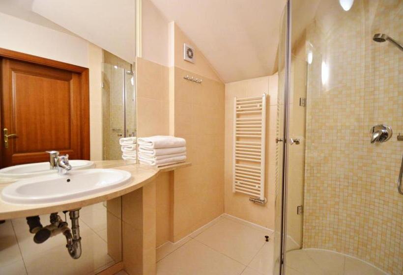 استودیوی استاندارد, Poduszka Pensjonat Nad Rzeką