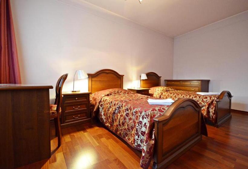 استودیوی استاندارد, Poduszka Pensjonat Nad Rzeką