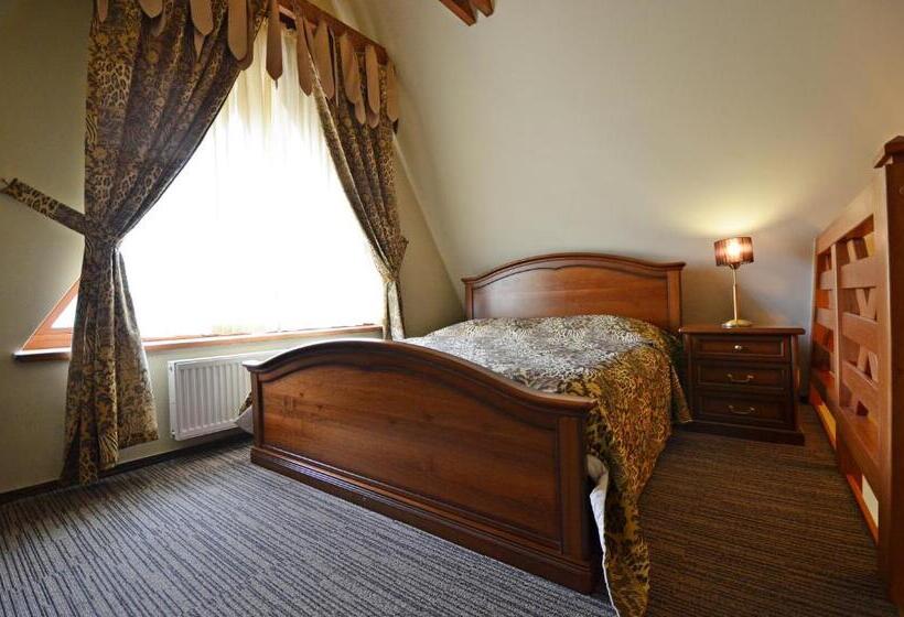 استودیوی استاندارد, Poduszka Pensjonat Nad Rzeką