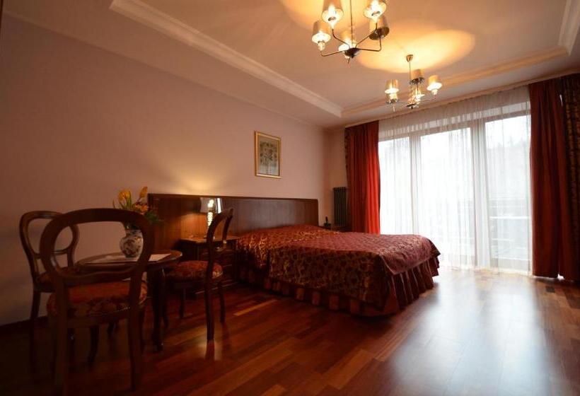 استودیوی استاندارد, Poduszka Pensjonat Nad Rzeką