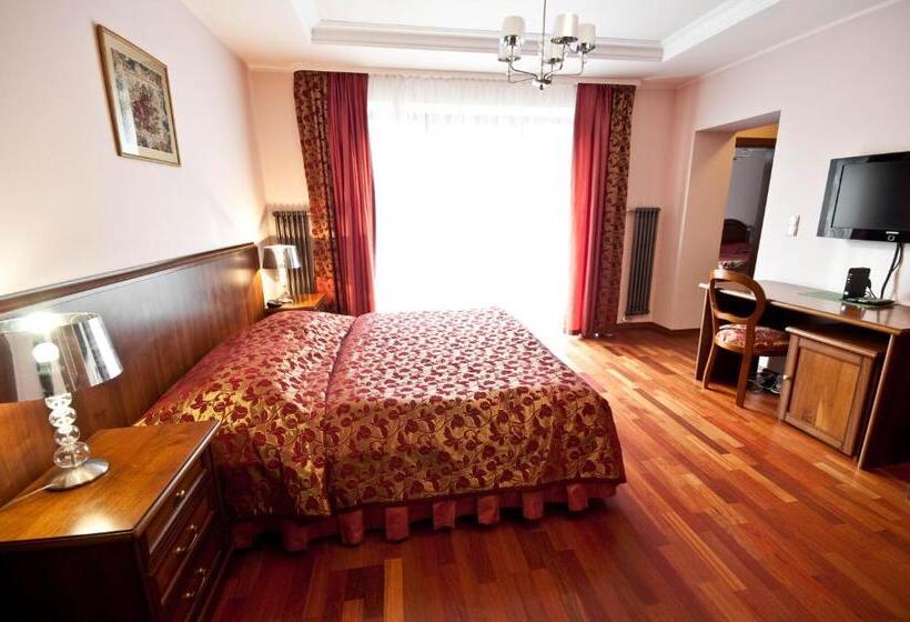 استودیوی استاندارد, Poduszka Pensjonat Nad Rzeką