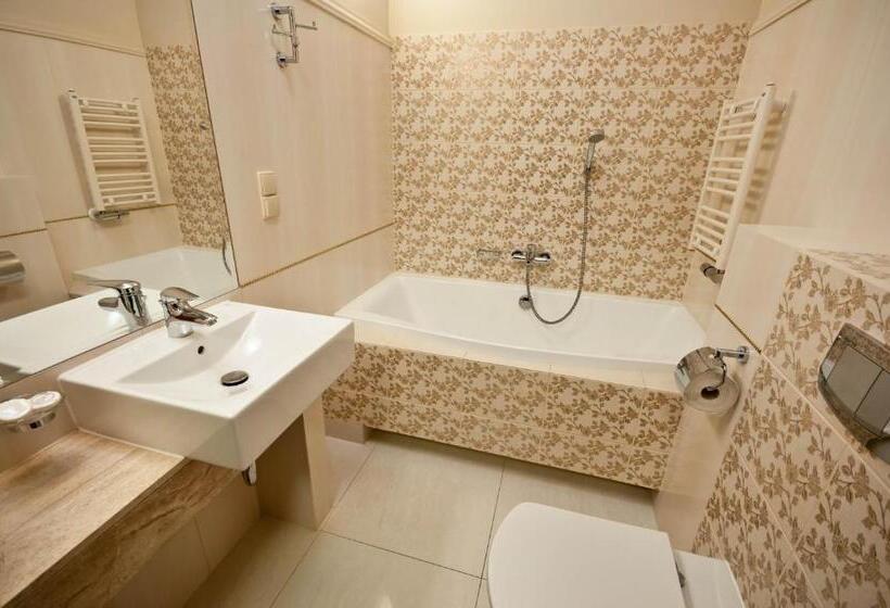 استودیوی استاندارد, Poduszka Pensjonat Nad Rzeką