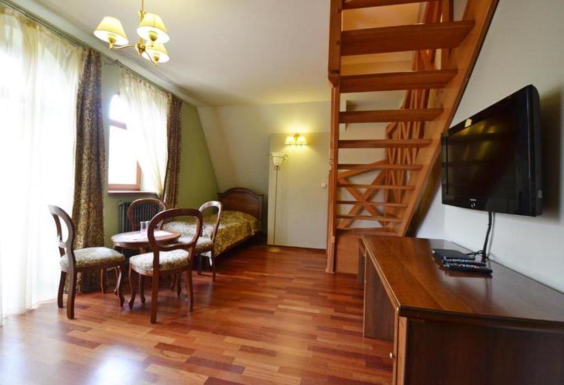 استودیوی استاندارد, Poduszka Pensjonat Nad Rzeką