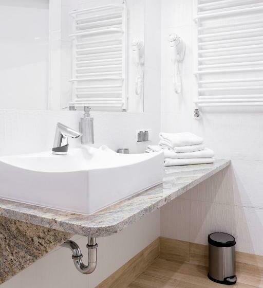 חדר סטנדרט לשלושה, Rezydencja Pod Taborskimi Sosnami