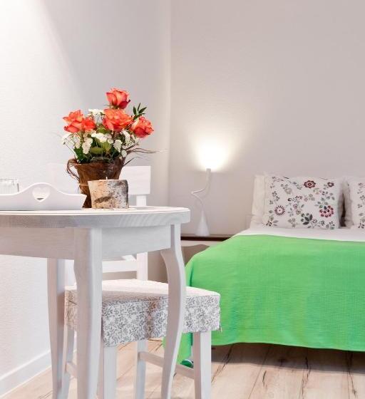 חדר סטנדרט לשלושה, Rezydencja Pod Taborskimi Sosnami