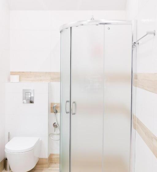 חדר סטנדרט לארבעה, Rezydencja Pod Taborskimi Sosnami