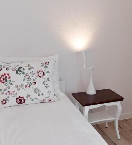 חדר סטנדרט לארבעה, Rezydencja Pod Taborskimi Sosnami