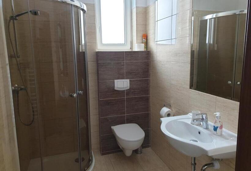 اتاق راحتی سه تخته, Willa Miła