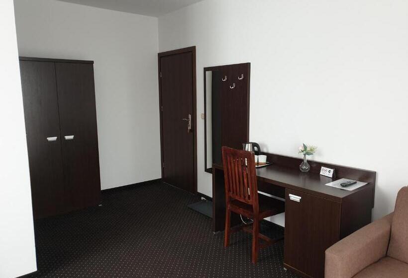 اتاق راحتی سه تخته, Willa Miła