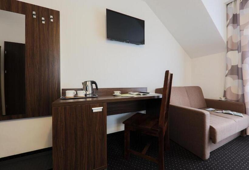 اتاق استاندارد سه نفره, Willa Miła