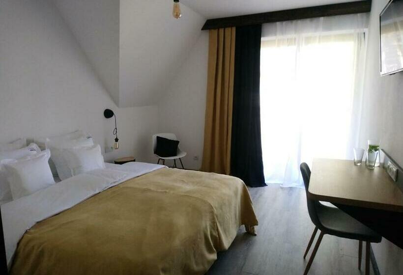 غرفة قياسية, Willowa Chata