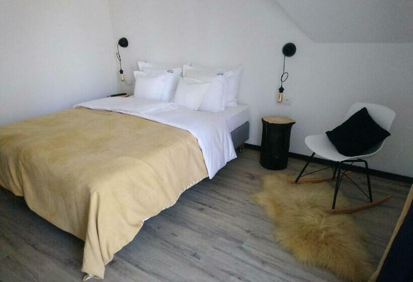 غرفة قياسية, Willowa Chata