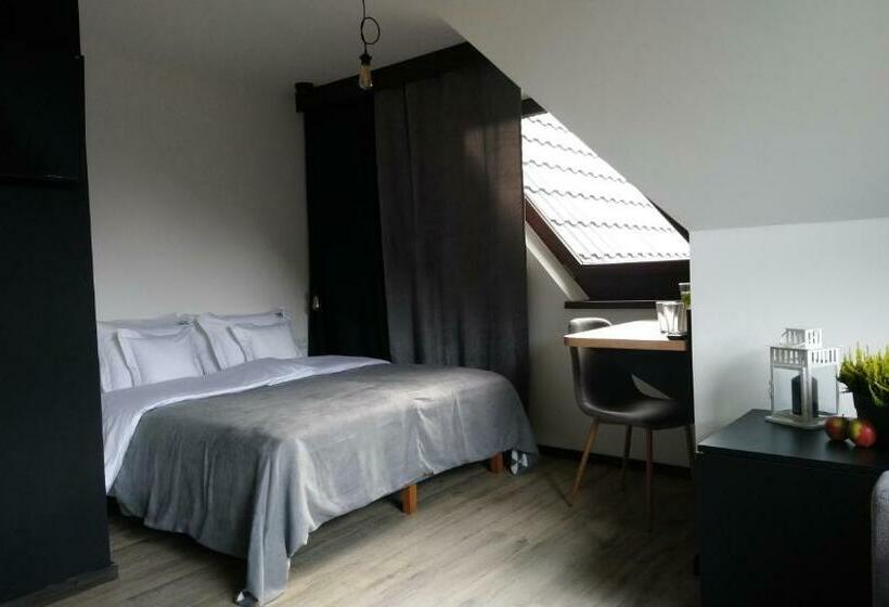 غرفة قياسية ثلاثية, Willowa Chata