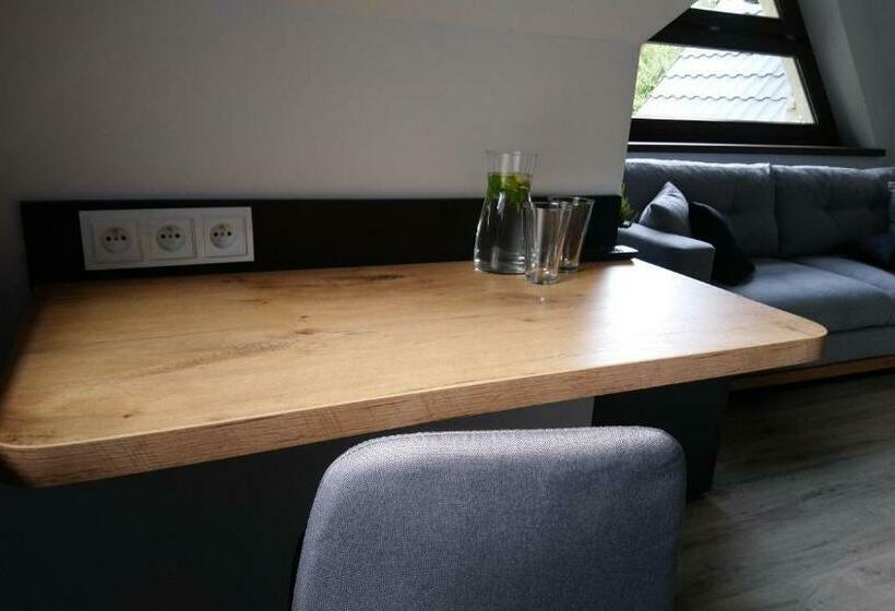 غرفة قياسية ثلاثية, Willowa Chata