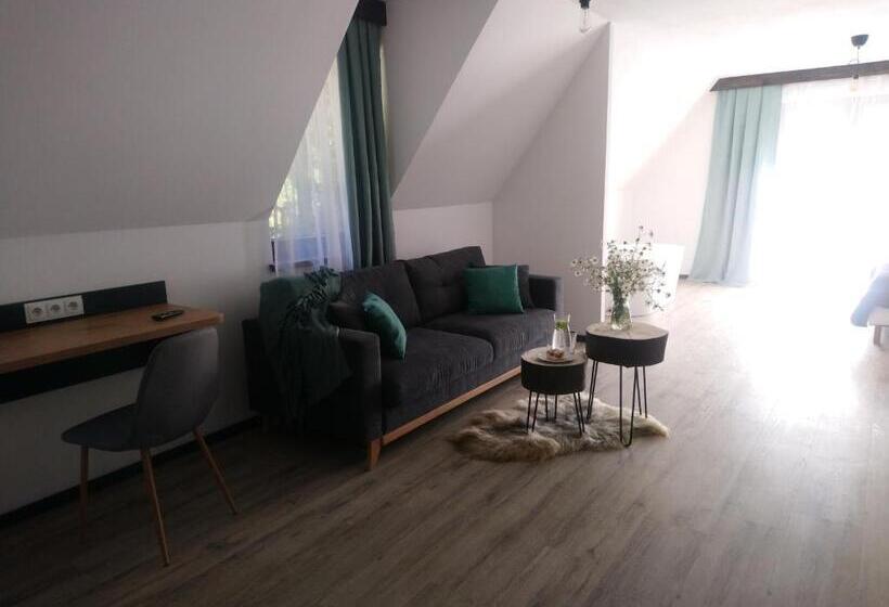 جناح جونيور, Willowa Chata