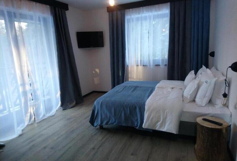 غرفة قياسية ثلاثية, Willowa Chata