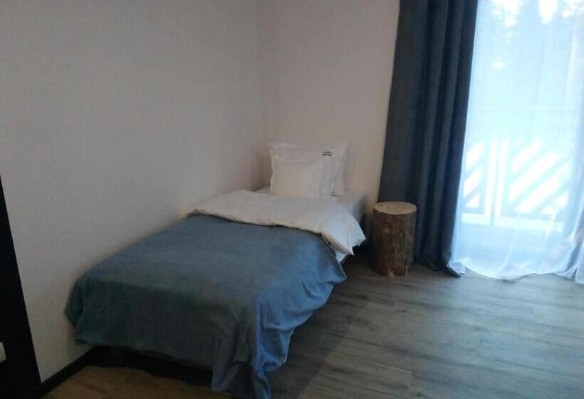 غرفة قياسية ثلاثية, Willowa Chata