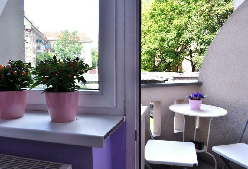 آپارتمان 1 خوابه, Happy House Hostel