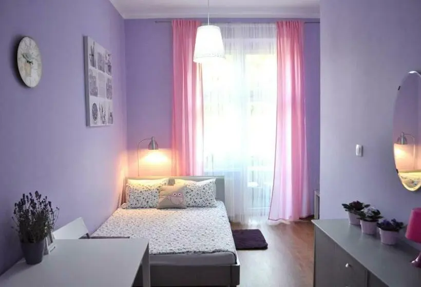 آپارتمان 1 خوابه, Happy House Hostel