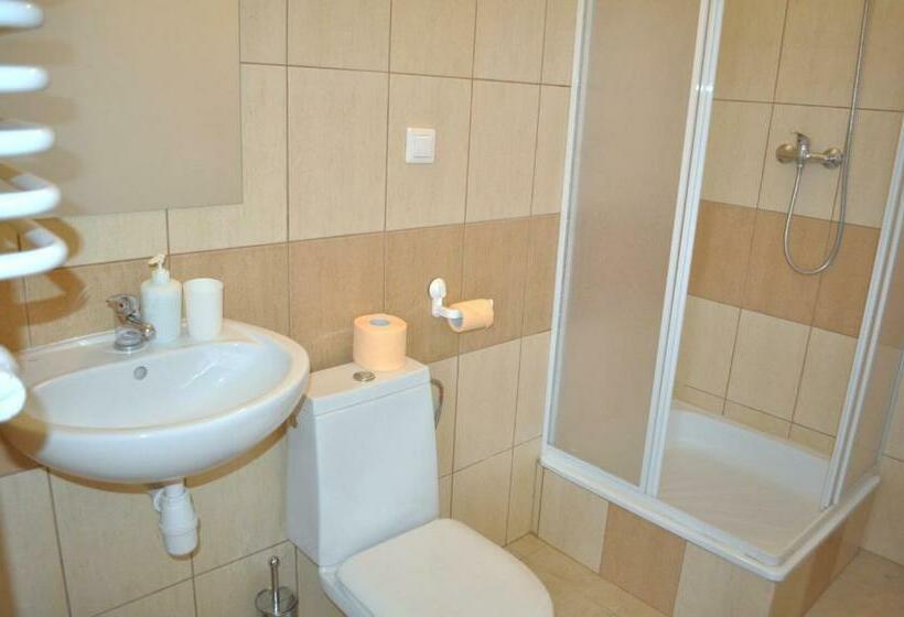 آپارتمان 1 خوابه, Happy House Hostel