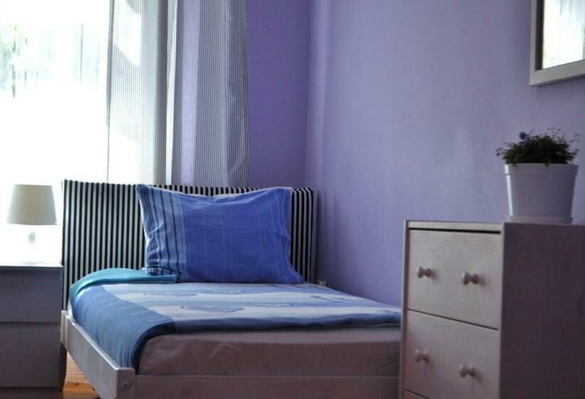 اتاق استاندارد, Happy House Hostel