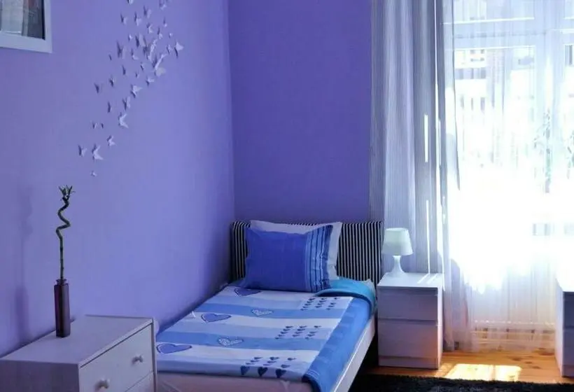 اتاق استاندارد, Happy House Hostel