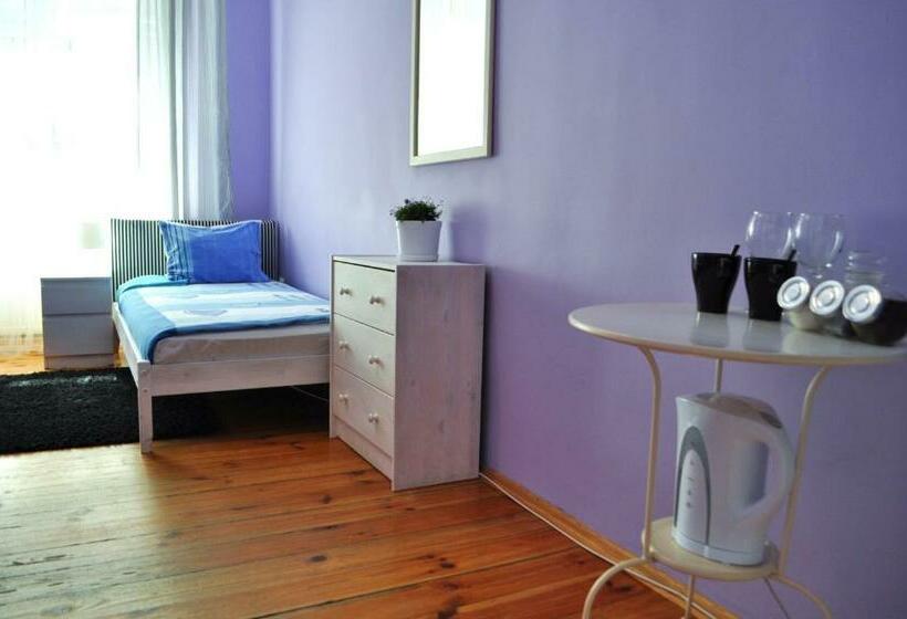 اتاق استاندارد, Happy House Hostel