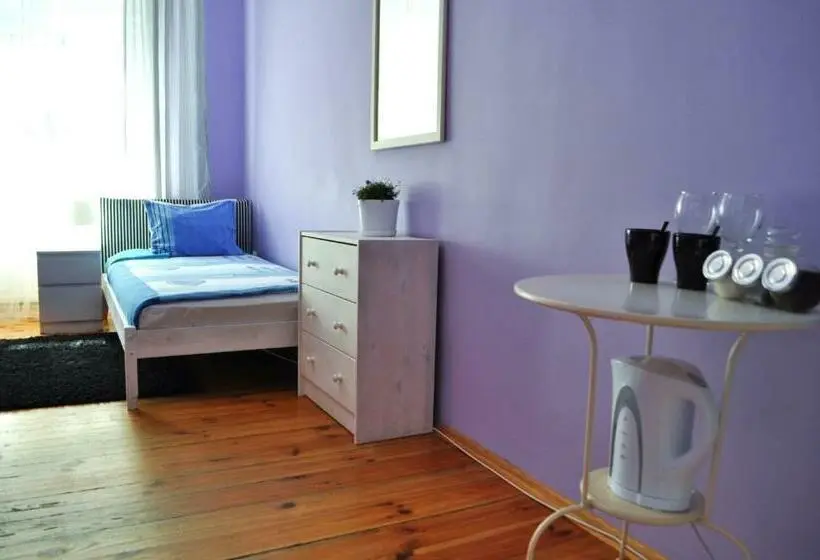 اتاق استاندارد, Happy House Hostel
