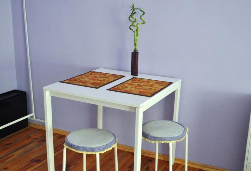 اتاق استاندارد, Happy House Hostel