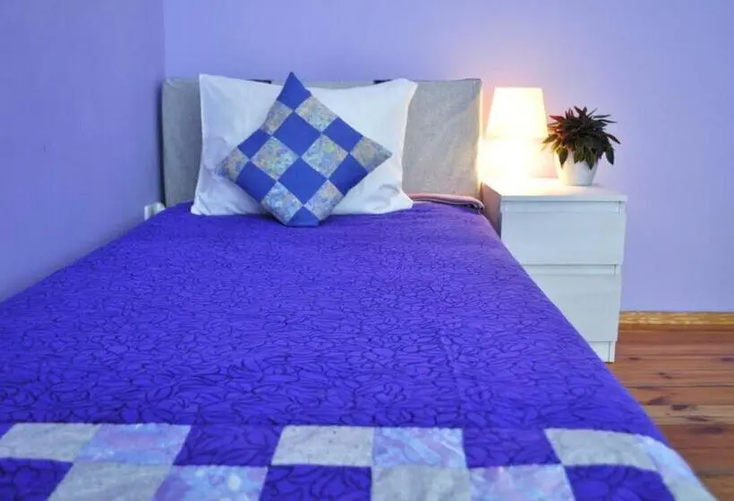 اتاق استاندارد سه نفره, Happy House Hostel