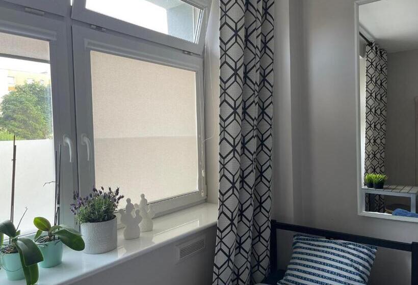 חדר סטנדרט לארבעה, Herohostel