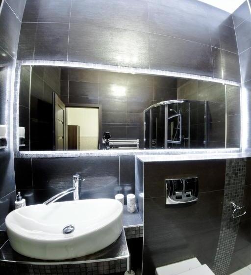 غرفة قياسية ثلاثية, Dwór Olimp