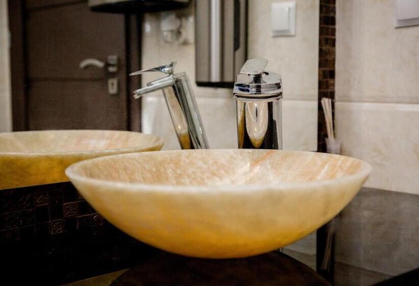 غرفة قياسية ثلاثية, Dwór Olimp