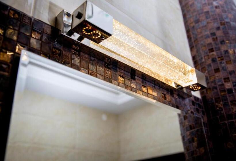 غرفة قياسية ثلاثية, Dwór Olimp