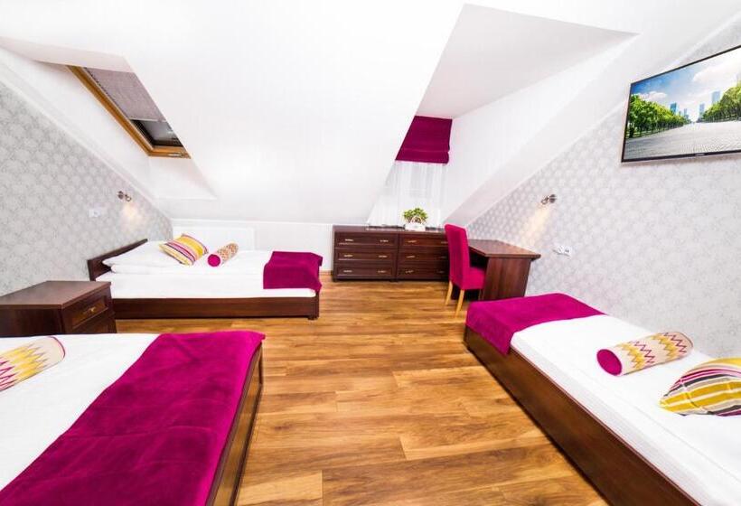 غرفة قياسية رباعية, Dwór Olimp